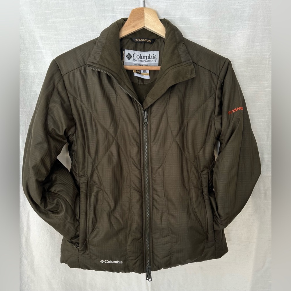 EUC‎ Columbia Titanium Cropped Insulated Olive Army Green Jacket - X Small